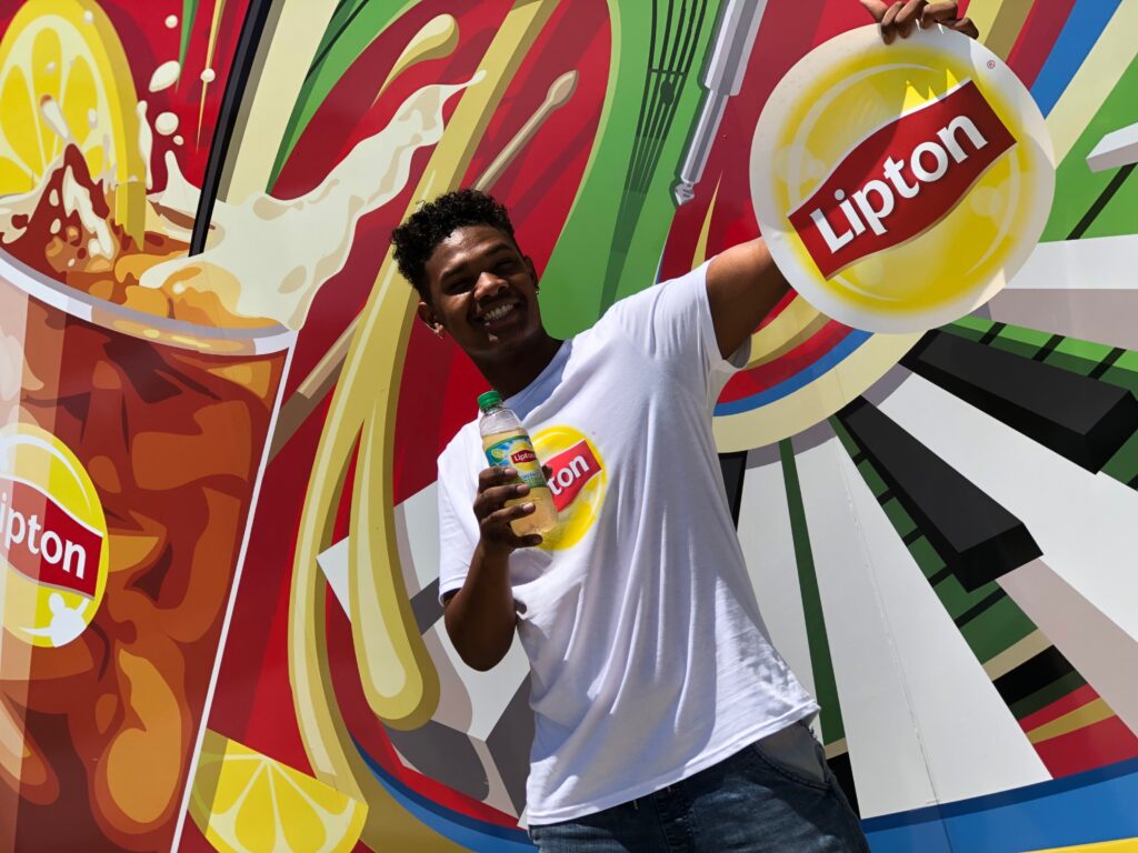 » Lipton x American Idol Hometown Visits